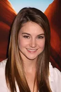 Shailene Woodley posters and prints
