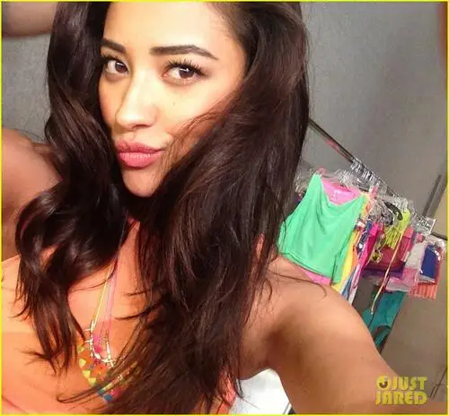 Shay Mitchell Computer MousePad picture 330464
