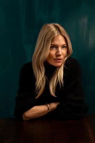 Sienna Miller Protected Face mask - idPoster.com