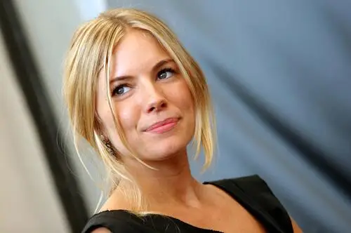 Sienna Miller Jigsaw Puzzle picture 48134