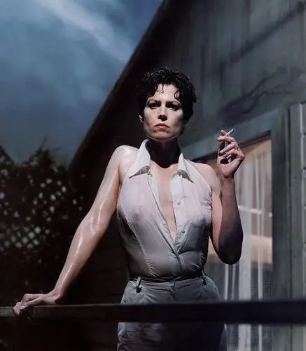 Sigourney Weaver Jigsaw Puzzle picture 48183