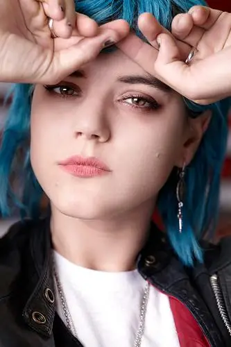 Soko (singer) Computer MousePad picture 550769