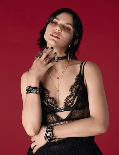 Soko (singer) Jigsaw Puzzle picture 850692