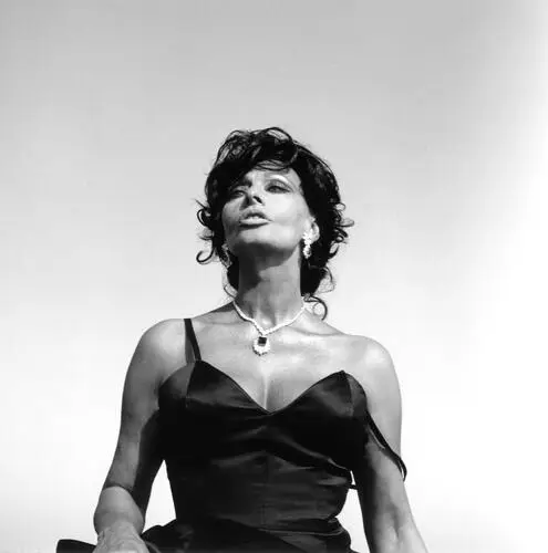 Sophia Loren White T-Shirt - idPoster.com