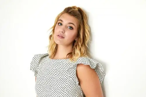 Sophie Nelisse Wall Poster picture 922167