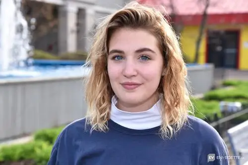 Sophie Nelisse Wall Poster picture 922186