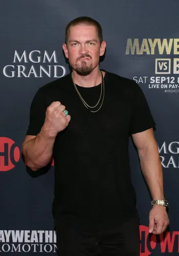 Steve Howey Wall Poster picture 1162716