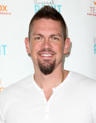 Steve Howey Wall Poster picture 1162760