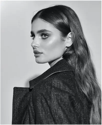 Taylor Hill Jigsaw Puzzle picture 899736