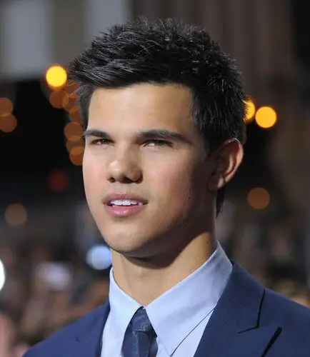 Taylor Lautner Protected Face mask - idPoster.com