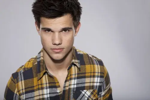 Taylor Lautner Men's Colored  Long Sleeve T-Shirt - idPoster.com
