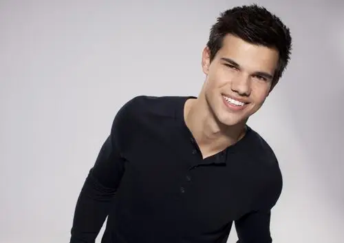 Taylor Lautner White T-Shirt - idPoster.com