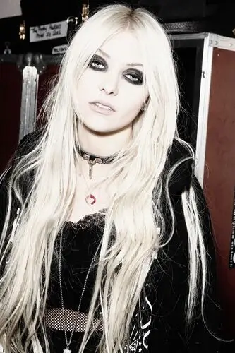 Taylor Momsen Jigsaw Puzzle picture 551053