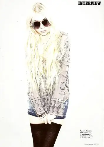 Taylor Momsen White T-Shirt - idPoster.com