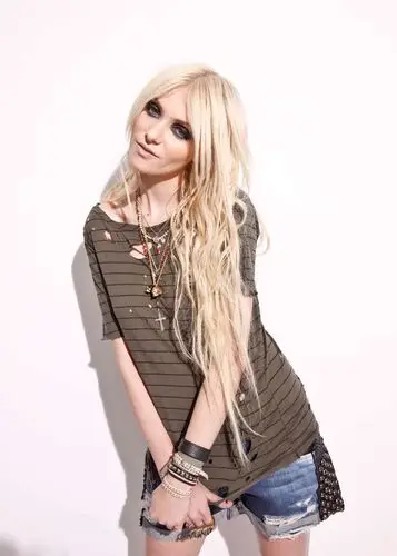 Taylor Momsen Women's Colored  Long Sleeve T-Shirt - idPoster.com