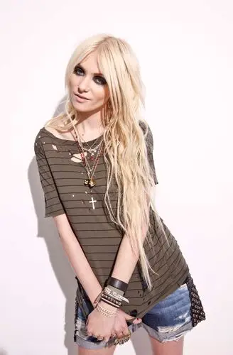 Taylor Momsen Jigsaw Puzzle picture 695354