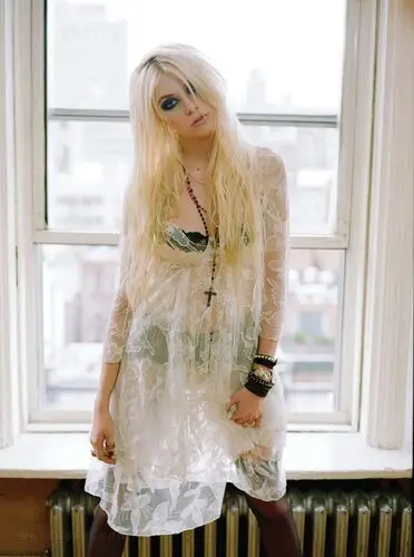 Taylor Momsen Jigsaw Puzzle picture 93380