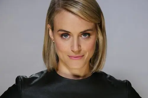 Taylor Schilling Protected Face mask - idPoster.com