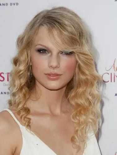 Taylor Swift Jigsaw Puzzle picture 67751