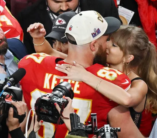 Taylor Swift Travis Kelce Wall Poster picture 1163604