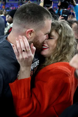Taylor Swift Travis Kelce Wall Poster picture 1163630