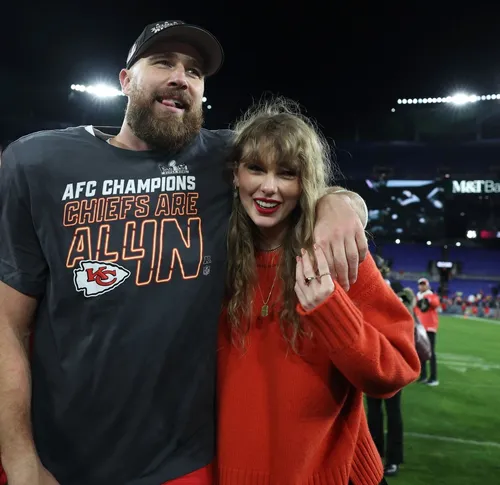 Taylor Swift Travis Kelce Wall Poster picture 1163651
