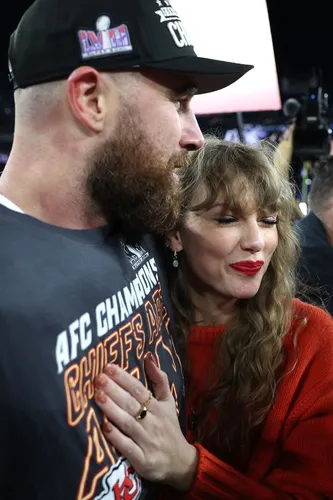 Taylor Swift Travis Kelce Wall Poster picture 1163653