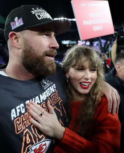 Taylor Swift Travis Kelce Wall Poster picture 1163654