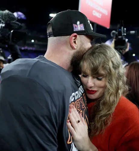 Taylor Swift Travis Kelce Wall Poster picture 1163657