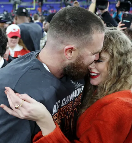 Taylor Swift Travis Kelce Wall Poster picture 1163659