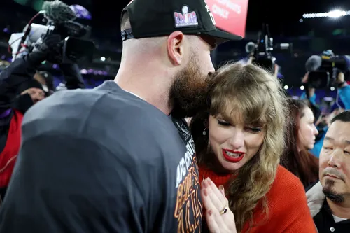Taylor Swift Travis Kelce Wall Poster picture 1163663
