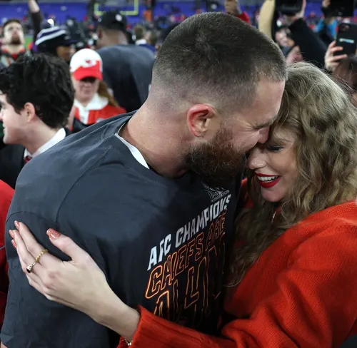 Taylor Swift Travis Kelce Wall Poster picture 1163666