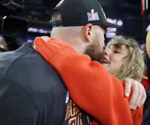 Taylor Swift Travis Kelce Wall Poster picture 1163673