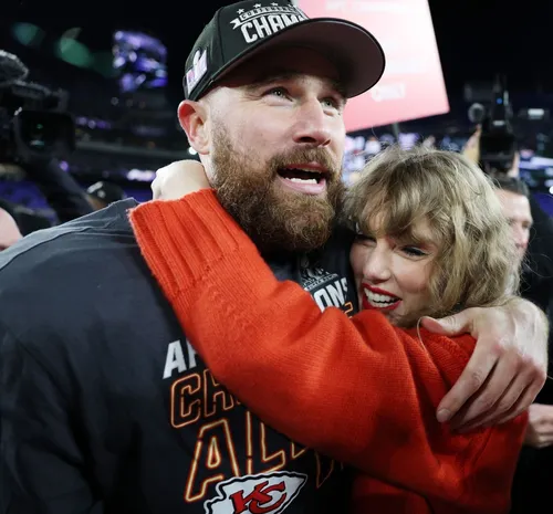Taylor Swift Travis Kelce Wall Poster picture 1163675