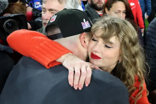Taylor Swift Travis Kelce Wall Poster picture 1163678