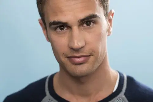 Theo James Computer MousePad picture 533317