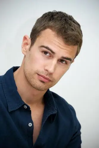 Theo James Jigsaw Puzzle picture 857171