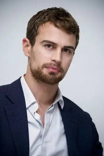 Theo James Computer MousePad picture 857173