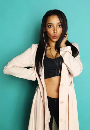 Tinashe Wall Poster picture 535415