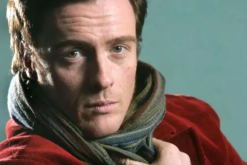 Toby Stephens Wall Poster picture 330658