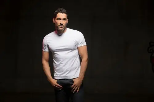 Tom Ellis Wall Poster picture 921149