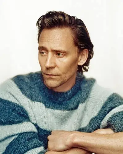 Tom Hiddleston Wall Poster picture 1070451