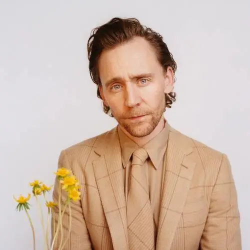Tom Hiddleston Jigsaw Puzzle picture 1070460