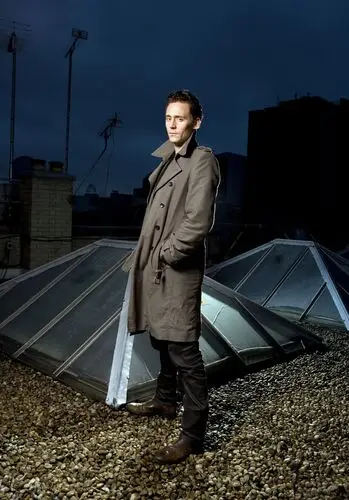 Tom Hiddleston Jigsaw Puzzle picture 209263