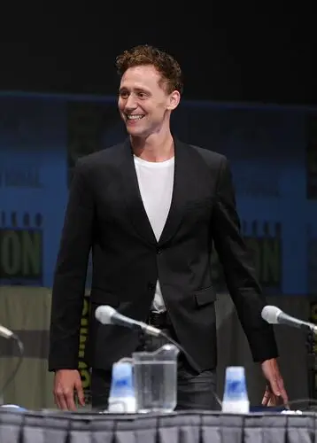 Tom Hiddleston Jigsaw Puzzle picture 209268