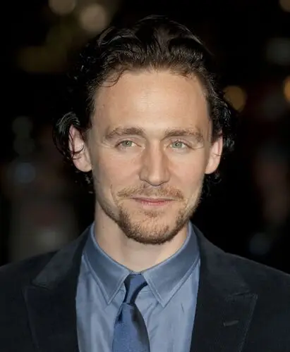 Tom Hiddleston Jigsaw Puzzle picture 209281