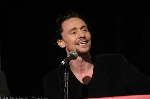 Tom Hiddleston White T-Shirt - idPoster.com
