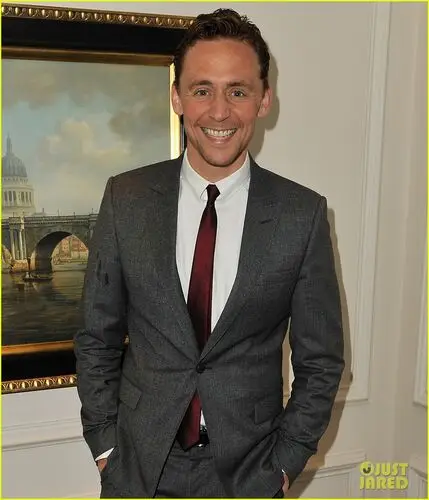 Tom Hiddleston Wall Poster picture 209433