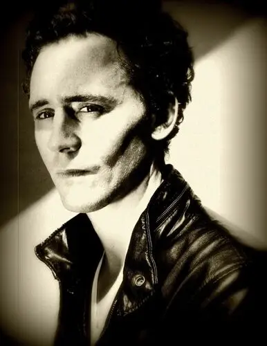 Tom Hiddleston Wall Poster picture 209481