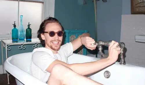 Tom Hiddleston Fridge Magnet picture 551957